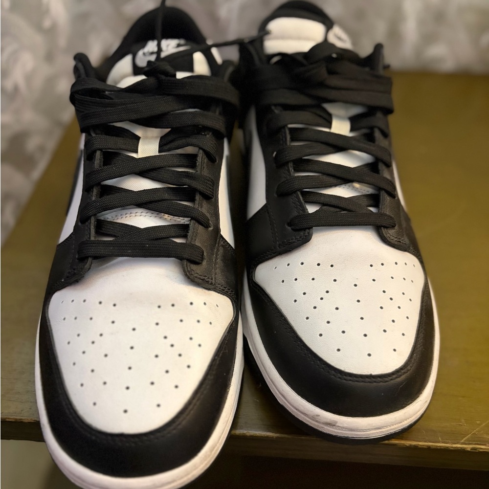 Nike Men's Classic Black and White Sneakers